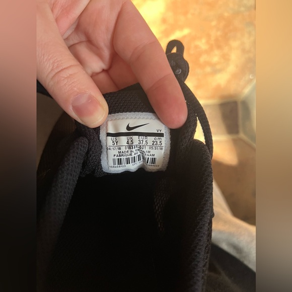 Nike Tanjun (GS) Black Size: 5Y - Picture 6 of 6